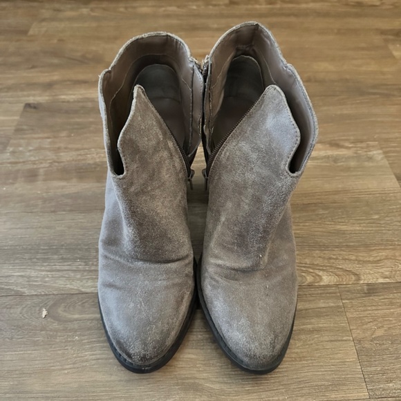 Size 10 Carlos Santana Heeled Booties - Picture 3 of 3